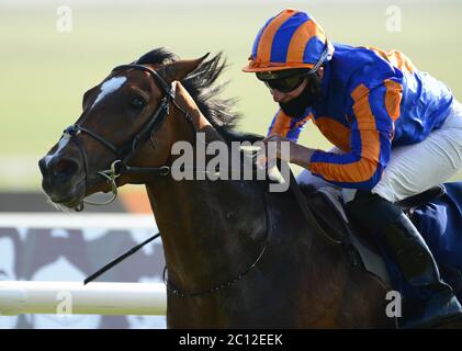 Lancaster House von Seamie Heffernan gewinnt die Coolmore Calyx Gladness Stakes auf der Curragh Racecourse. Stockfoto