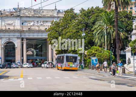 Genua, Italien - 20. August 2019: Piazza Principe Bahnhof in Piazza Acquaverde Platz in Genua, Ligurien Region, Italien Stockfoto