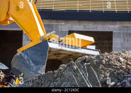 Nahaufnahme eines Baggers auf einer Baustelle Stockfoto