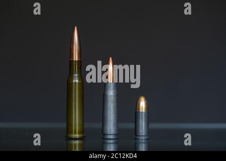 Links nach rechts: 7,62X54, 7,62X39, 9 mm Stockfoto