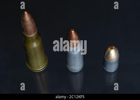 Links nach rechts: 7,62X54, 7,62X39, 9 mm Stockfoto