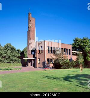 Usquert, Holland-Juni 11,2018; ehemaliges Rathaus von Usquert, Groningen, Holland.die kleine Dorfgemeinschaft Usquert entschied sich 1928, das Well-K anzuziehen Stockfoto