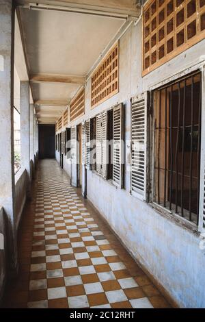 Leerer Korridor im S21 Tuol Sleng Genozid Museum Phnom Penh Kambodscha Stockfoto