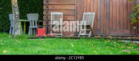 Hölzerne Garten Geräteschuppen in einem wunderschönen park Stockfoto