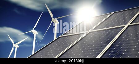 Sonnenkollektoren oder Kollektoren und Windturbinen vor blauem Himmel mit Wolken im Sonnenlicht Stockfoto
