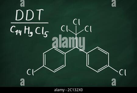 Chemische Formel von DDT auf einer Tafel Stockfoto