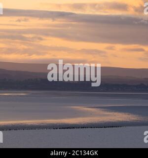 Sonnenaufgang über Morecambe Bay Grange über Sands Cumbria Stockfoto