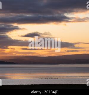 Sonnenaufgang über Morecambe Bay Grange über Sands Cumbria Stockfoto