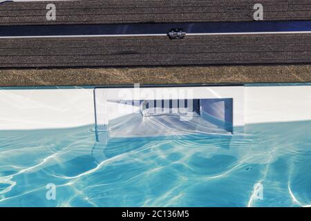 Hatch skimmer System der privaten Pool Stockfoto