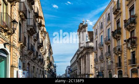 Straßen von Catania, Sizilien, Italien; Catania ist die zweitgrößte Stadt in Sizilien, nach Palermo Stockfoto