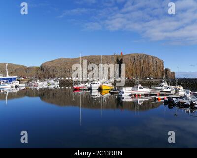 Der Hafen Stykkisholmur auf der Halbinsel Snaefellsnes an der Westküste Islands Stockfoto