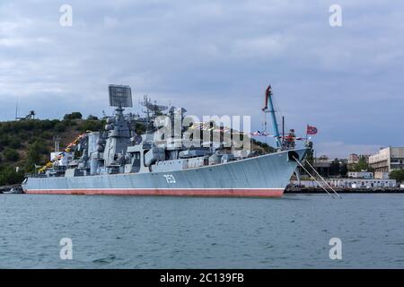 Kertsch 753 war ein Kara-Klasse Raketenkreuzer der sowjetischen und später russischen Marine. Stockfoto