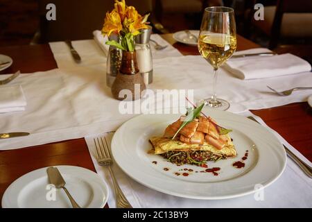 Die Peruanische Fisch Trucha serviert in einem Restaurant Stockfoto