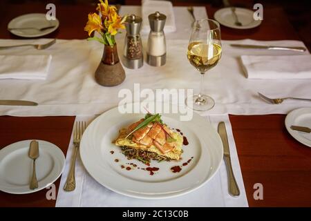 Die Peruanische Fisch Trucha serviert in einem Restaurant Stockfoto