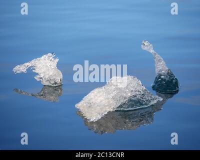 Eisberge in Jokulsarlon Lagune, unter Breidamerkurjokull Gletscher, Island Stockfoto