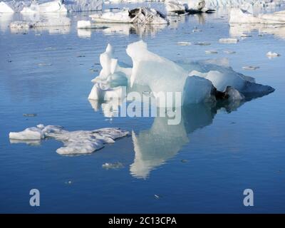 Eisberge in Jokulsarlon Lagune, unter Breidamerkurjokull Gletscher, Island Stockfoto