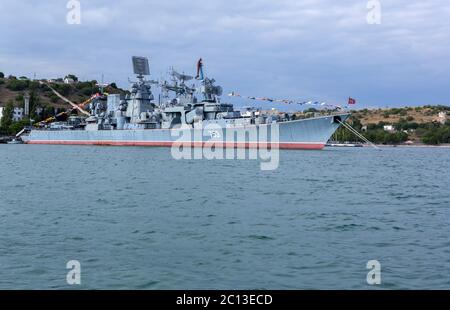 Kertsch 753 war ein Kara-Klasse Raketenkreuzer der sowjetischen und später russischen Marine. Stockfoto