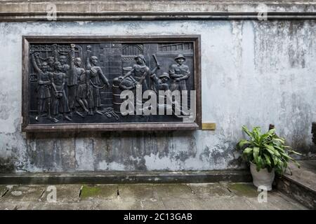 Hanoi Vietnam 20. August 2019 : Kunstwerk im Innenhof des oppresiven Hoa Lo Gefängnisses in Hanoi, auch bekannt als das 'Hanoi Hilton' unter amerikanischen Kriegsgefangenen Stockfoto