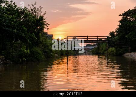 Landschaft kleine Kanäle und Brücke Stockfoto