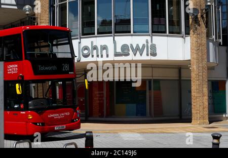London, Großbritannien. 13 Juni 2020 John Lewis Store, Kingston upon Thames, London, wie es für die Eröffnung am Montag, 15. Juni 2020 Andrew Fosker / Alamy Live News vorbereitet Stockfoto