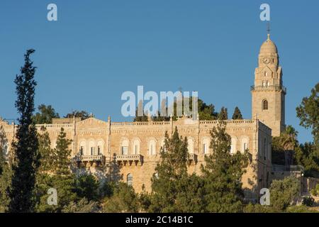 Kloster der Dormition, außerhalb der Altstadt von Jerusalem, Israel. Blick vom Mishkenot Sha'ananim Viertel. Stockfoto