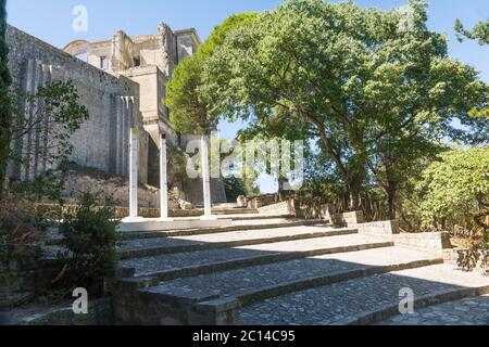 Montmajour,Frankreich-august 14,2016:die Abtei von St. Peter in Montmajour ist ein großes befestigtes Kloster in der Nähe von Arles, Frankreich von Benediktinermönchen gebaut Stockfoto