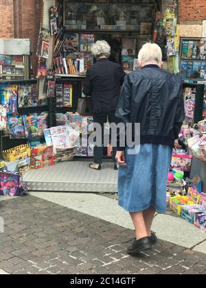 Touristen beginnen, nach Cremona, Lombardei, Italien zu kommen, nachdem sie gesperrt wurden Stockfoto