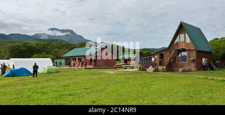 Quelle des Flusses Ozernaya auf Kurilen-See. Süd-Kamtschatka-Naturpark. Stockfoto