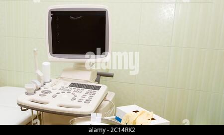 Ultraschalluntersuchung des Geräts. Medizinische Forschung. Arbeiten im Krankenhaus Stockfoto