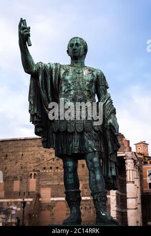 Statue von Julius Cesar, Kaiser des alten Rom, Italien Stockfoto