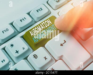 Notiz zur Automatisierung. Geschäftskonzept für Wachstum Einsatz von Steuerungssystemen für Betriebsmittel Stockfoto