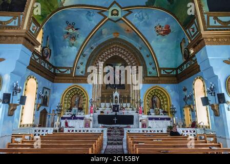 Das Innere der Maroniten-Kirche des Heiligen Michael im Dorf Sereel, auch bekannt als Siriil, befindet sich im Bezirk Zgharta im Norden des Libanons Stockfoto