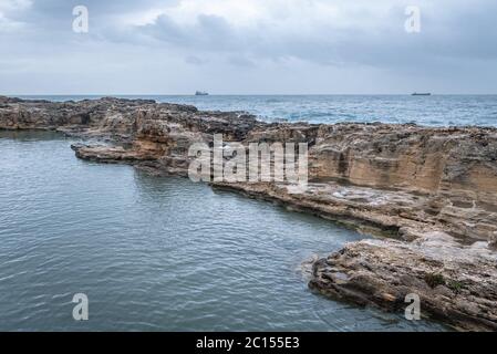 Die Mauer am Meer in Batroun Stadt im nördlichen Libanon und eine der ältesten Städte der Welt Stockfoto