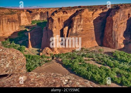 Canyon de Chelly vom Sliding House Overlook, Canyon de Chelly National Monument, Navajo Indian Reservation, Arizona, USA Stockfoto