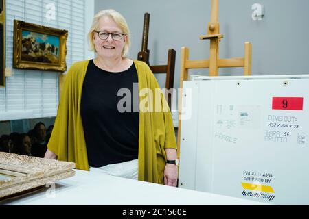 20. Mai 2020, Baden-Württemberg, Mannheim: Inge Herold, Leiterin der Abteilung Sammlung und Wissenschaft und stellvertretende Direktorin der Kunsthalle, ist in der Werkstatt. Foto: Uwe Anspach/dpa Stockfoto