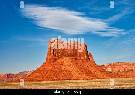 Eines der Los Gigantes Buttes, nahe der Stadt Round Rock, Navajo Indianerreservat, Arizona, USA Stockfoto