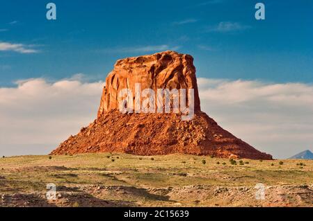 Eines der Los Gigantes Buttes, nahe der Stadt Round Rock, Navajo Indianerreservat, Arizona, USA Stockfoto