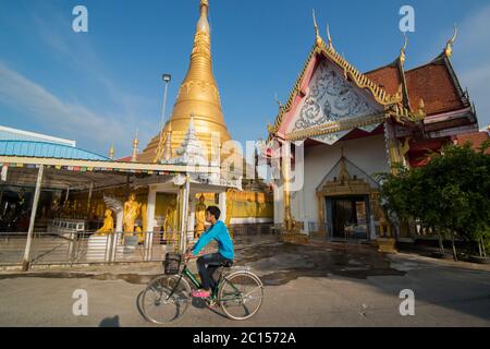 Der Wat Chumphon Khiri in der Stadt Mae Sot in der Provinz Tak in Tahiland. Thailand, Mae Sot, November 2019 Stockfoto