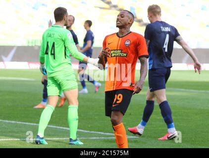 KIEW, UKRAINE - 6. JUNI 2020: Fernando von Schachtar Donezk reagiert während des Spiels der ukrainischen Premier League gegen Desna Tschernihiw im Olympiastadion des NSC in Kiew. Shakhtar gewann 3-2 Stockfoto