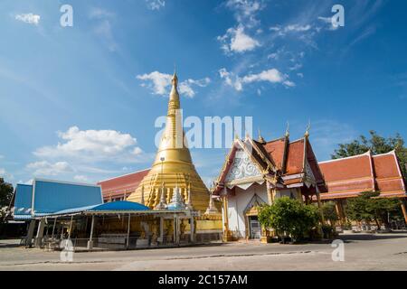 Der Wat Chumphon Khiri in der Stadt Mae Sot in der Provinz Tak in Tahiland. Thailand, Mae Sot, November 2019 Stockfoto