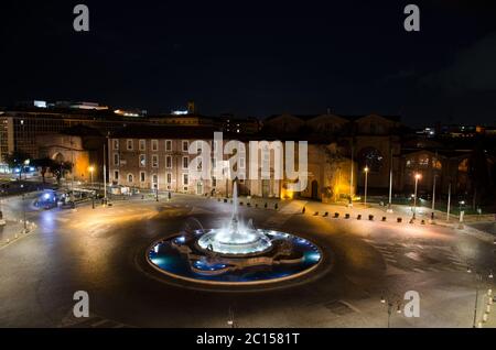 Piazza della Repubblica und Najaden Brunnen: Luftaufnahme bei Nacht Stockfoto