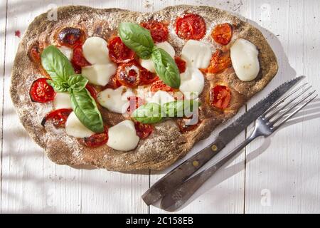 Pizza mit Vollkornmehl Stockfoto