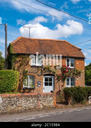 Little Perseverance Cottage, Rural Cottage, Chalk Hill, nr Henley-on-Thames, Oxfordshire, England, Großbritannien, GB. Stockfoto