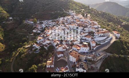 Cutar ist ein weißes Dorf in der Provinz Malaga, Spanien. Stockfoto