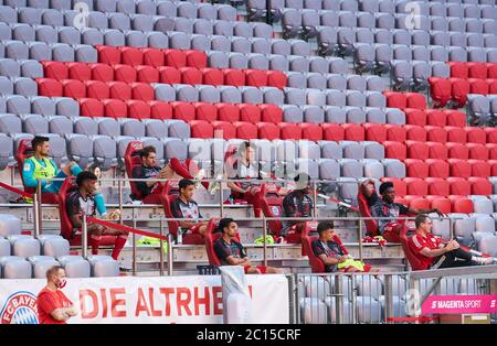 München, Deutschland, 13. Juni 2020, Ersatzbank, Ersatzspieler beim Spiel FC BAYERN München - BORUSSIA MÖNCHENGLADBACH 2-1 in der 1.Bundesliga, Saison 2019/2020, 31.Spieltag, Gladbach, © Peter Schatz / Alamy Live News wichtig: Die DFL-BESTIMMUNGEN VERBIETEN DIE VERWENDUNG VON FOTOGRAFIEN als BILDSEQUENZEN und/oder QUASI-VIDEO - Nationale und internationale Nachrichtenagenturen AUSSCHLIESSLICH zur redaktionellen Verwendung Stockfoto