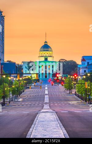 Montgomery, Alabama, USA downtown Stadtbild mit dem State Capitol in der Morgendämmerung. Stockfoto