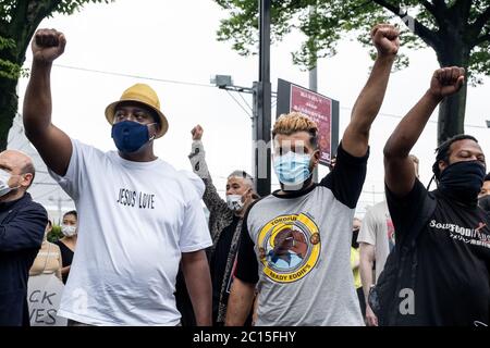 Tokio, Japan. Juni 2020. Während der Demonstration demonstrierten die Demonstranten.EINE große Menschenmenge versammelte sich im Yoyogi Park und marschierte in den Black Lives Matters-Protesten in Tokio in Richtung Shibuya. Kredit: SOPA Images Limited/Alamy Live Nachrichten Stockfoto