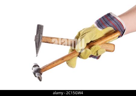 Hammer in die Hand eines Mannes isoliert Stockfoto