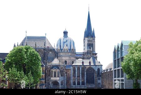 Berühmte Kathedrale oder Kuppel von Aachen in Deutschland mit blauem Himmel Stockfoto