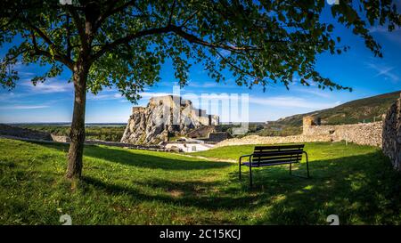 Die Ruinen der Burg Devin in der Nähe von Bratislava, Slowakei Stockfoto